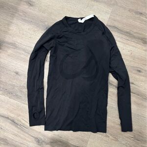Black long sleeve athletic shirt